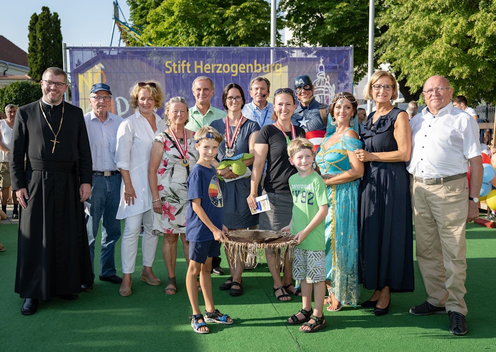 Bei der Eröffnung der 50. NÖ KinderSommerSpiele mit Landeshauptfrau Johanna Mikl-Leitner.