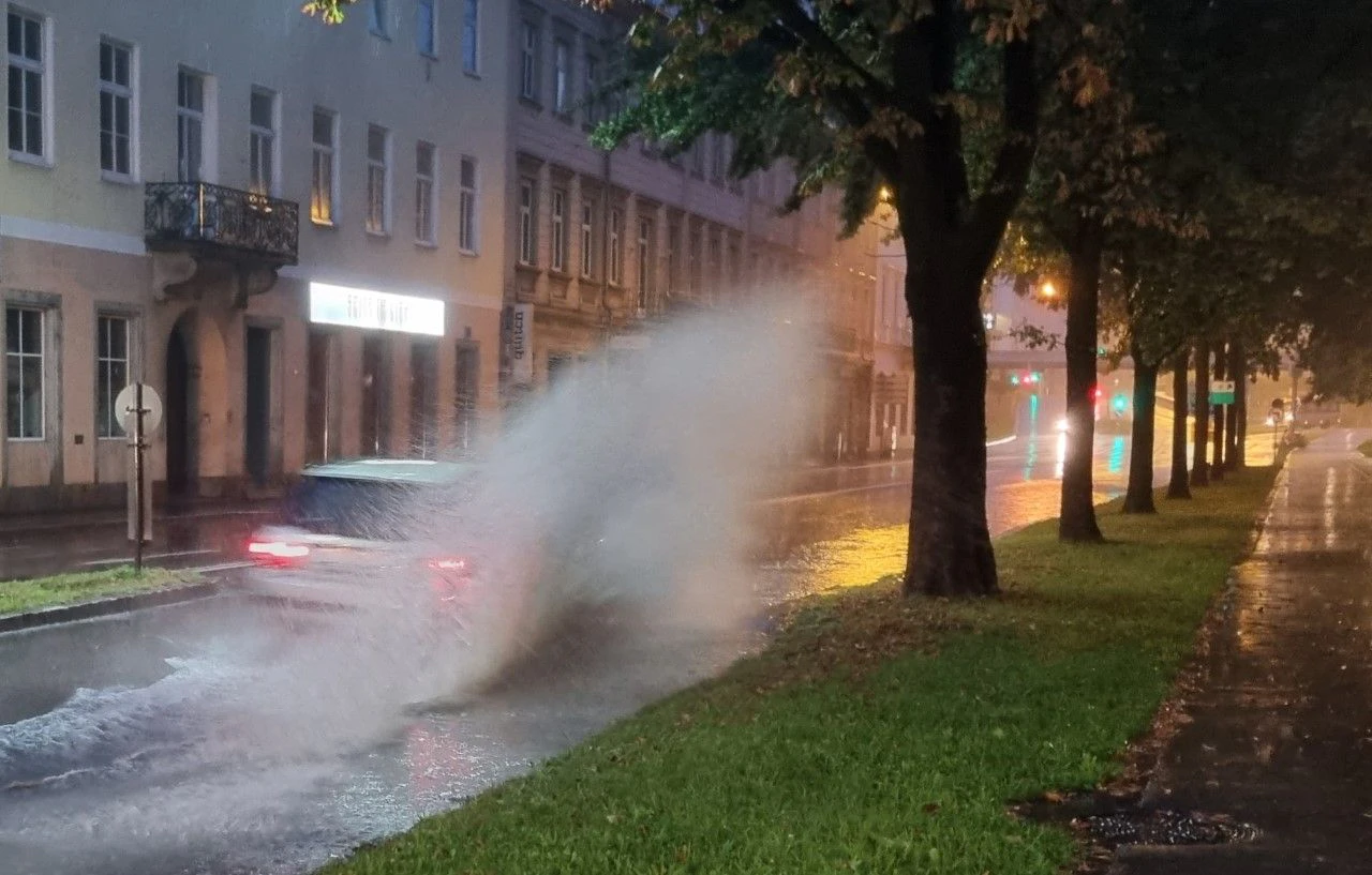 Auch am Sonntag werden in Teilen Österreichs wieder kräftige Starkregenschauer erwartet. Bild vom 27.08.2022, aufgenommen in Linz. 