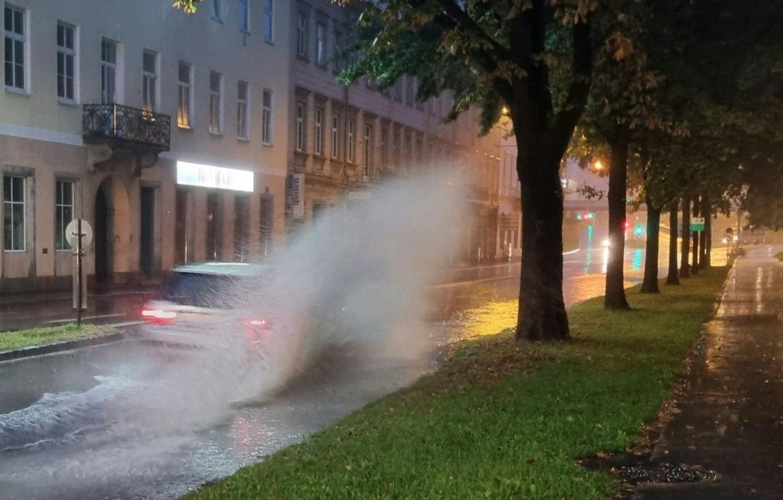 Auch am Sonntag werden in Teilen Österreichs wieder kräftige Starkregenschauer erwartet. Bild vom 28.08.2022, aufgenommen in Linz.