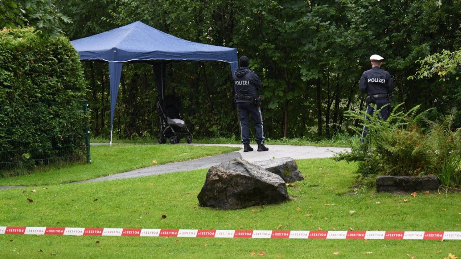 Die Polizei ermittelt im Nahbereich der Fundstelle.