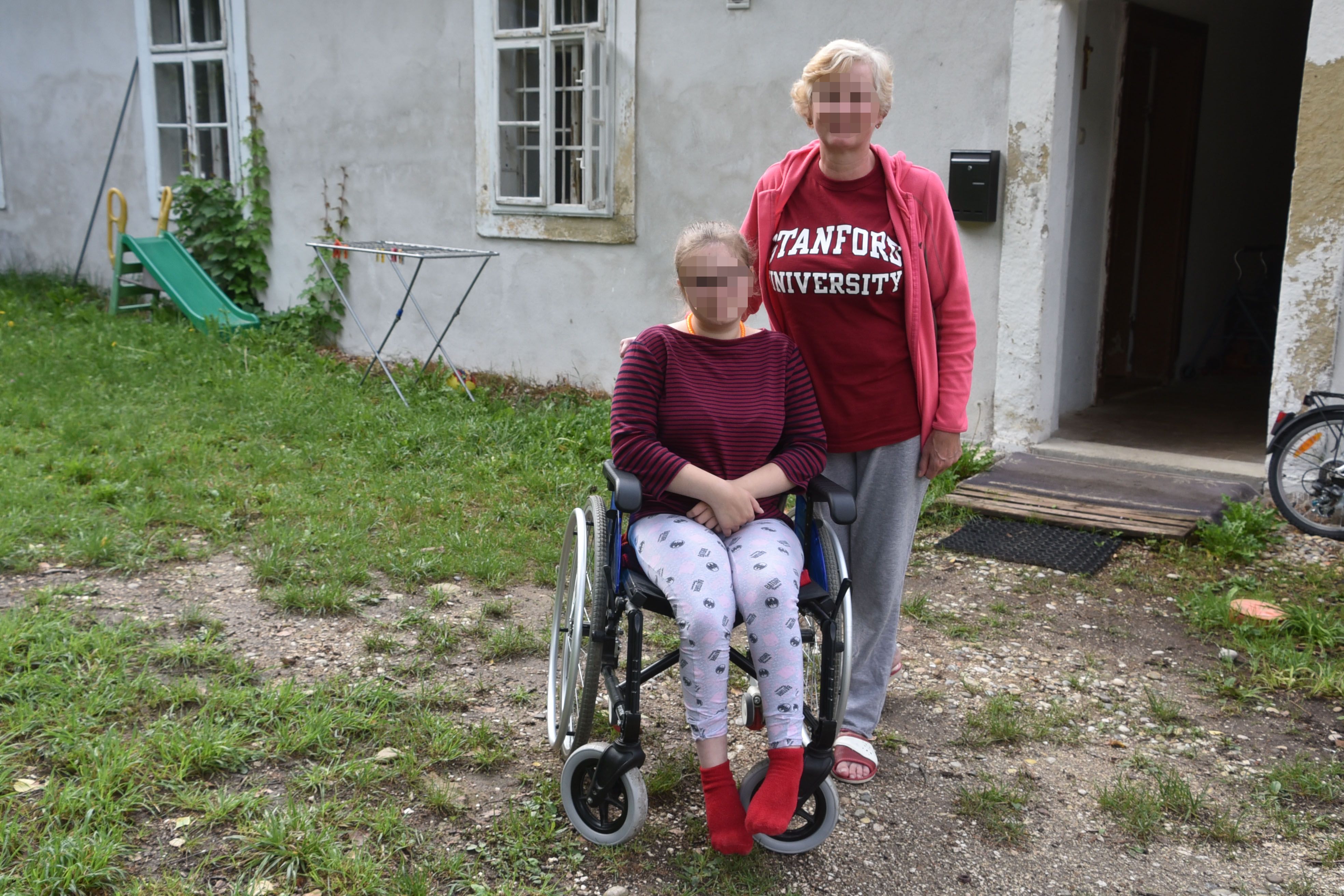 Die 14-jährige Ukrainerin mit ihrer Mama