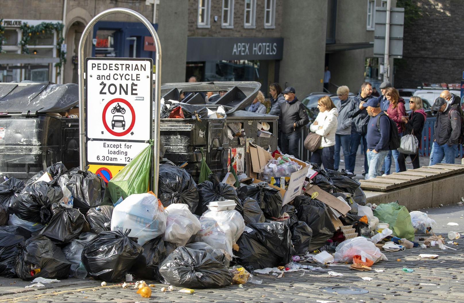 Die zweite Woche des Müllstreiks in Schottland.
