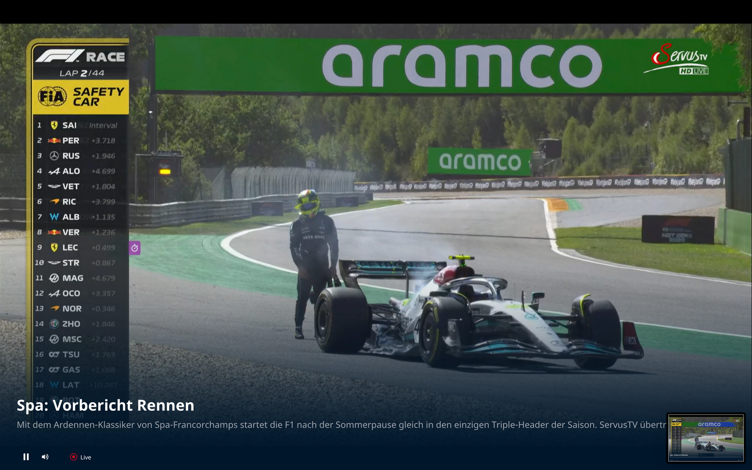 Lewis Hamilton muss seinen Mercedes abstellen.