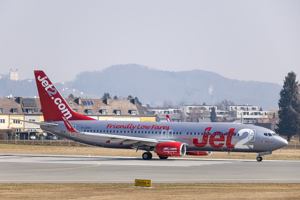Weil ein Pilot plötzlich ohnmächtig wurde, musste ein Jet2-Flieger notlanden. (Symbolfoto)