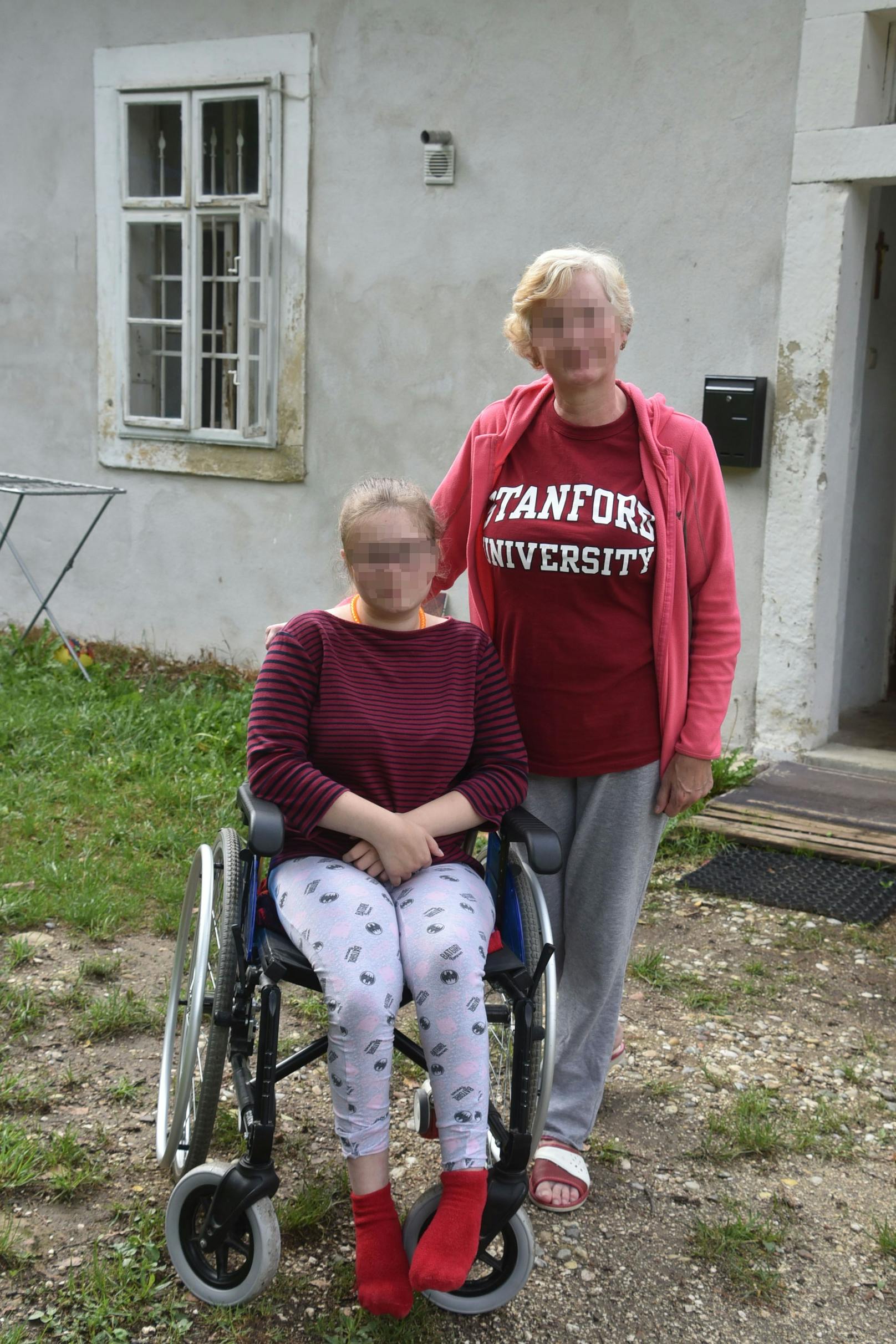 Die 14-jährige Ukrainerin mit ihrer Mama.