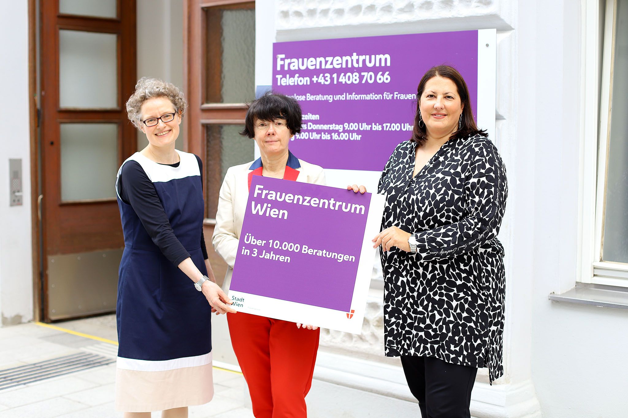 Drei Jahre Frauenzentrum mit Frauenstadträtin Kathrin Gaál (SPÖ), Dr. Marion Gebhart,&nbsp;Leiterin des Frauenservice der Stadt Wien und Mag. Karin Tertinegg, Leiterin des Frauenzentrums.