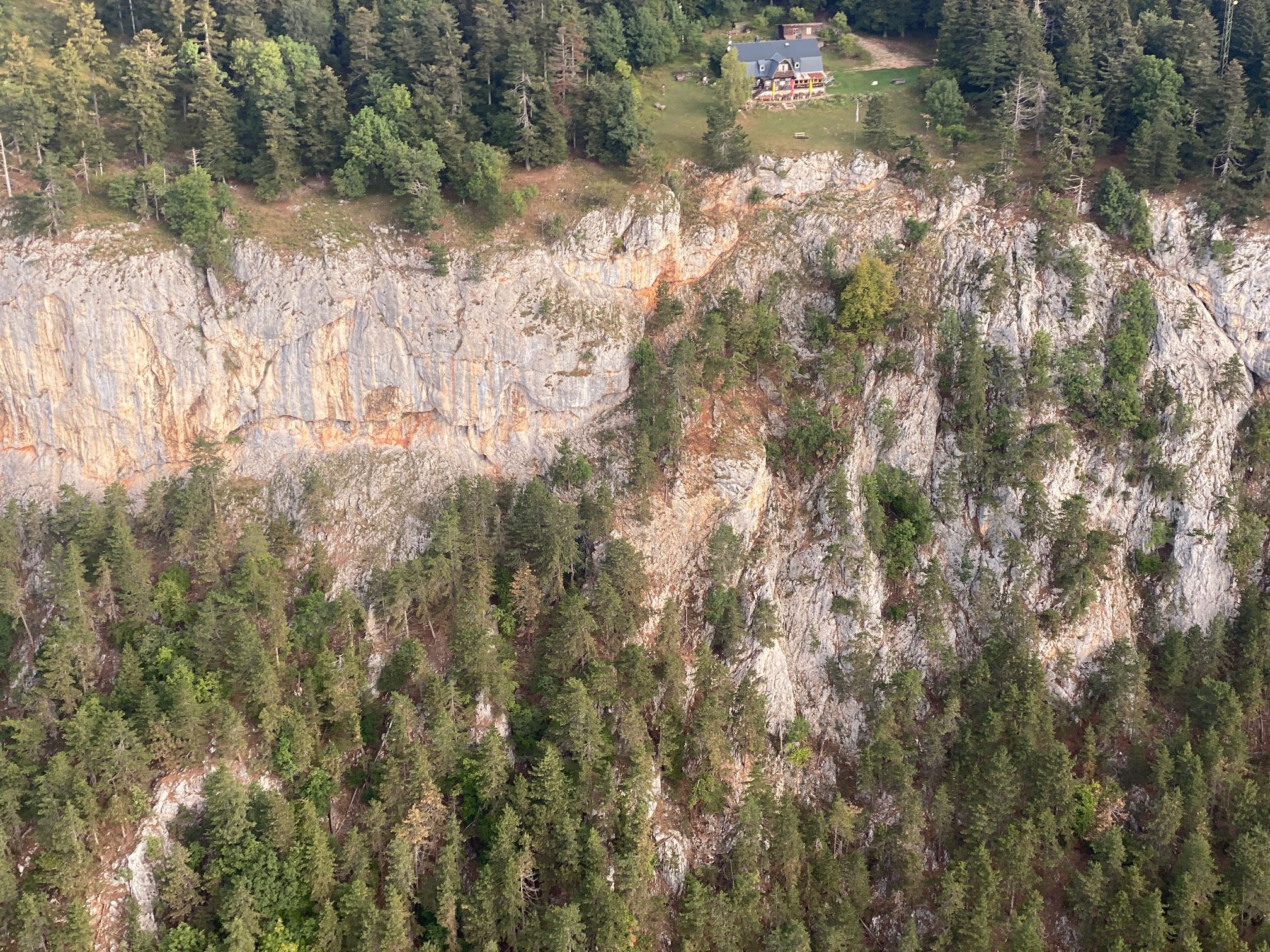 Zwei Wanderer stürzten am Wochenende unabhängig voneinander am Springlessteig in den Tod.