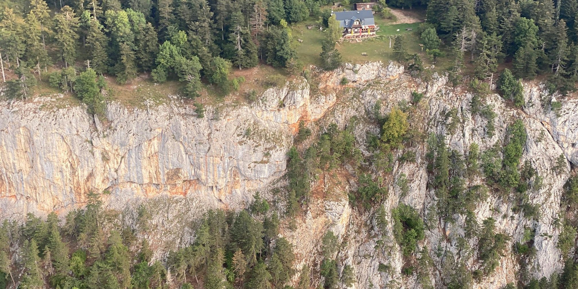 Zwei Wanderer stürzten am Wochenende unabhängig voneinander am Springlessteig in den Tod.