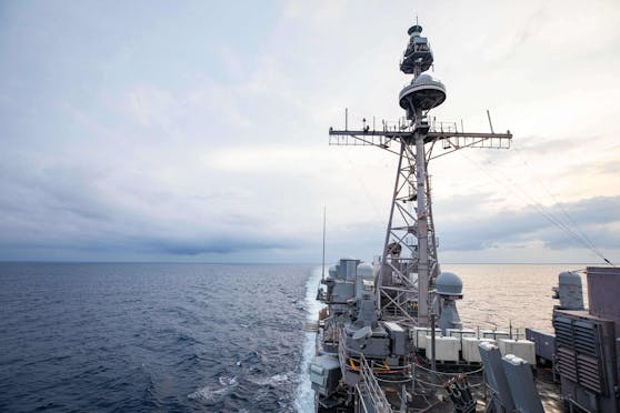 28. August 2022 : Der Lenkwaffenkreuzer USS Chancellorsville (CG 62) der Ticonderoga-Klasse durchquert das Ostchinesische Meer in der Taiwanstraße.