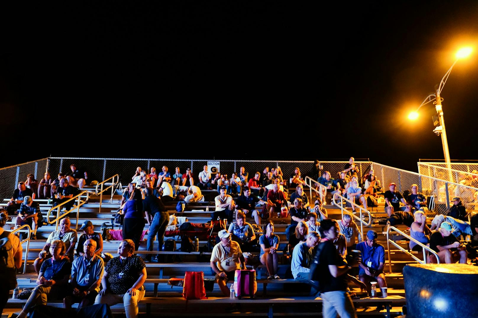 Dennoch haben sich in Cape Canaveral 100.000 Mond-Fans versammelt, um beim Start zuzusehen.