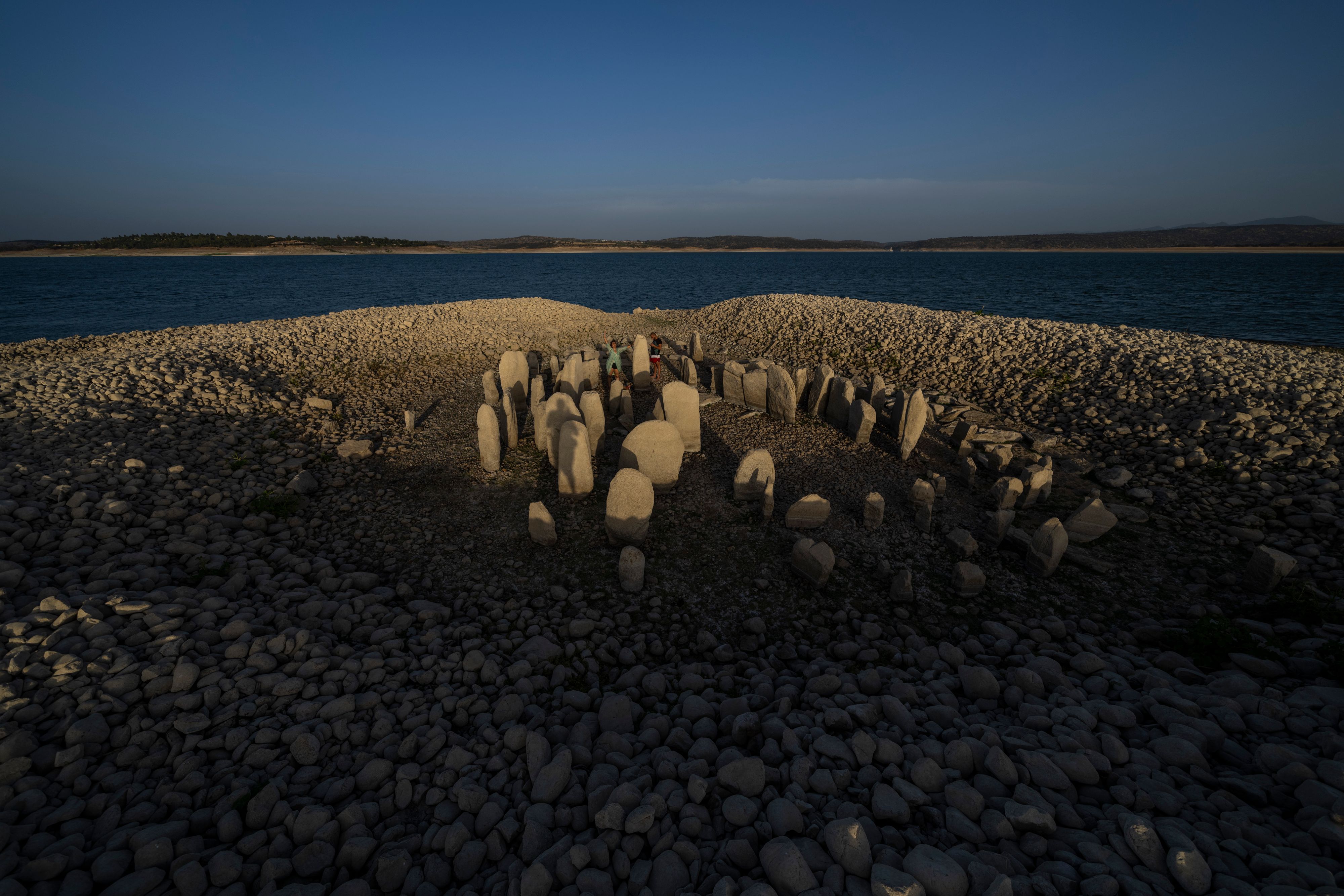 Der Steinkreis mit dem Namen Dolmen de Guadalpera befindet sich normalerweise nur teilweise oberhalb der Wasseroberfläche.