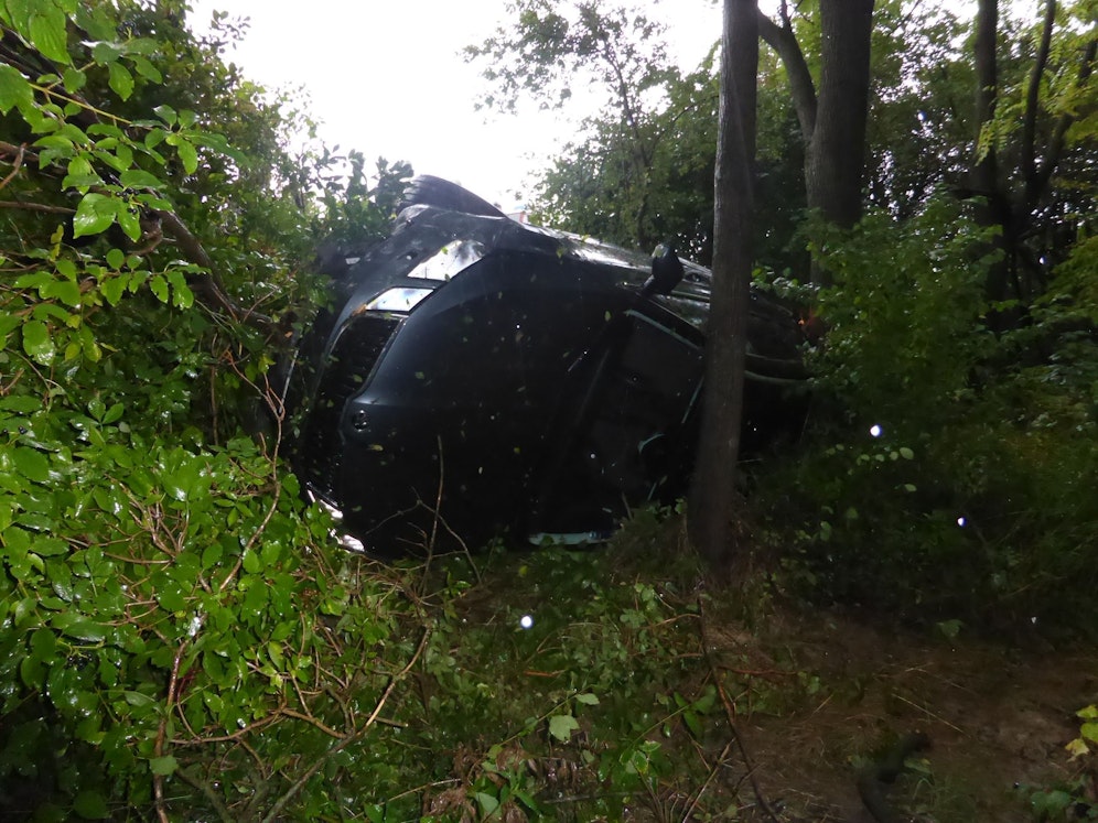 Verkehrsunfall zwischen Niederrussbach und Tiefenthal: Die Einsatzkräfte vor Ort