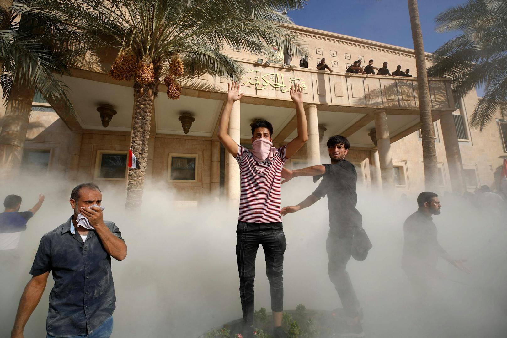Video zeigt wie Regierungspalast in Irak gestürmt wird