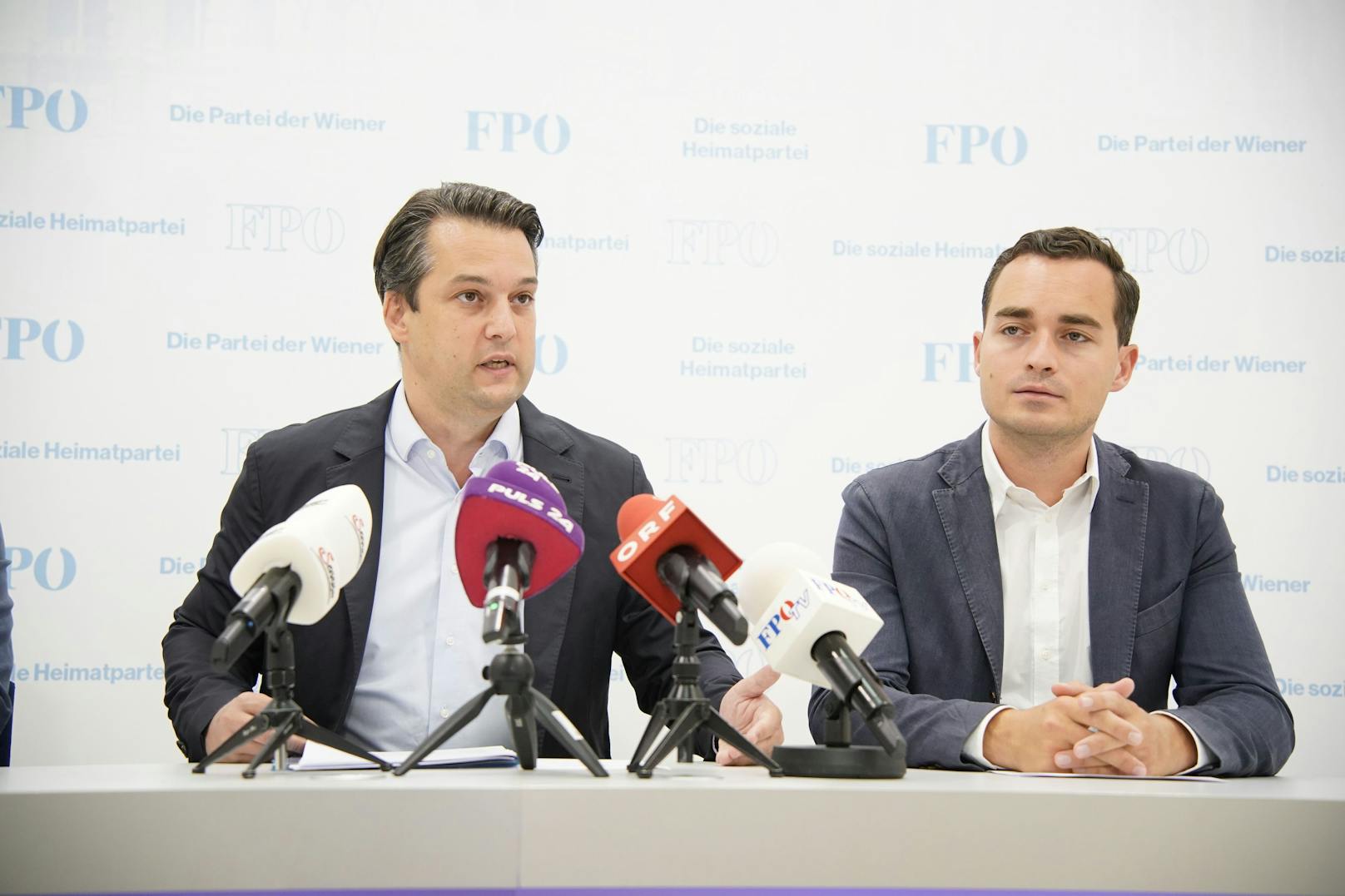 FP-Wien-Chef Dominik Nepp und Klubobmann Maximilian Krauss im Rahmen einer PK: Nun geht die Wiener FPÖ gegen Bürgermeister Michael Ludwig vor.