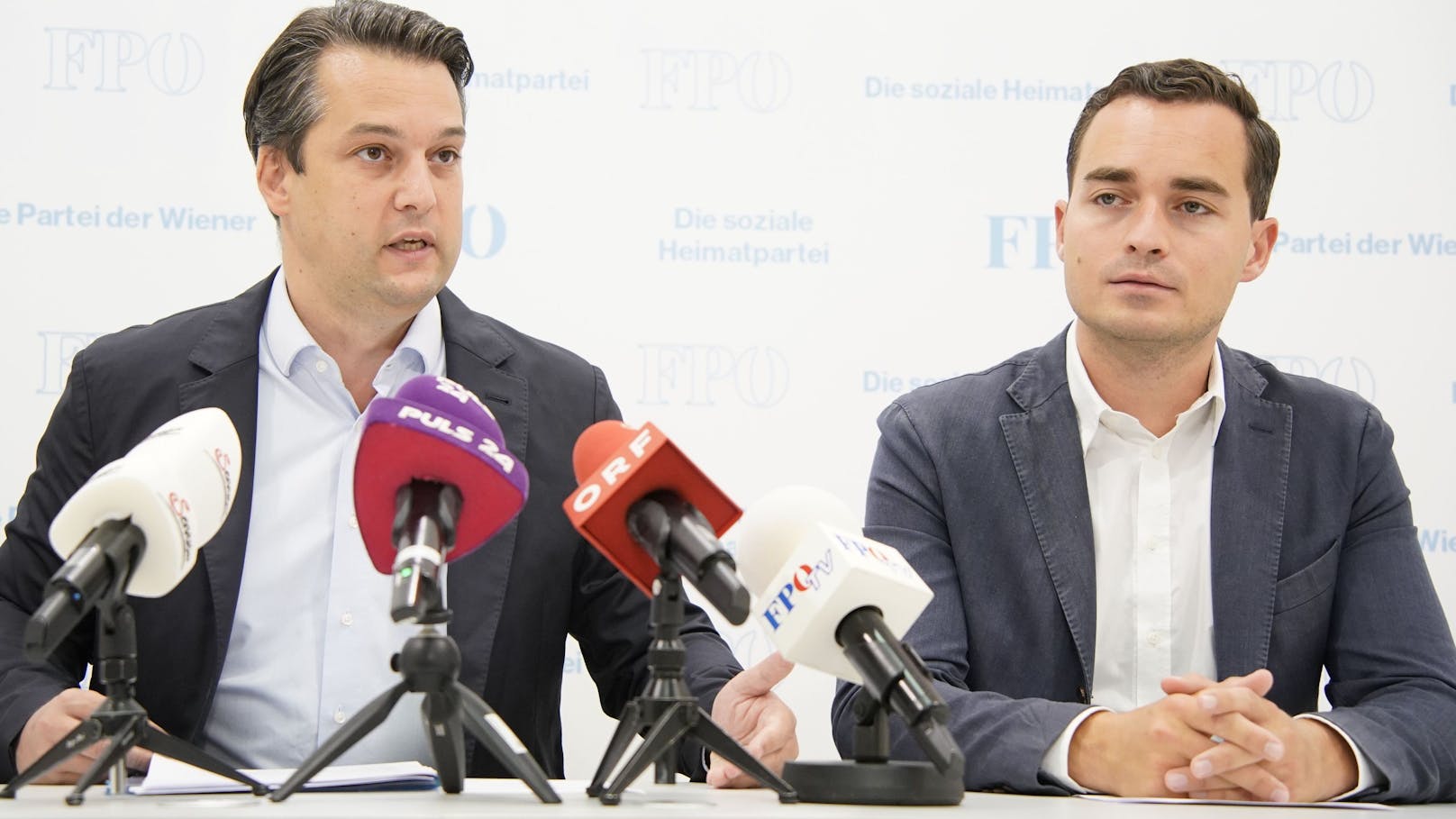 Wiens FPÖ-Chef Dominik Nepp (li.) und Wiens FPÖ-Klubobmann Maximilian Kraus kritisieren die ÖVP scharf