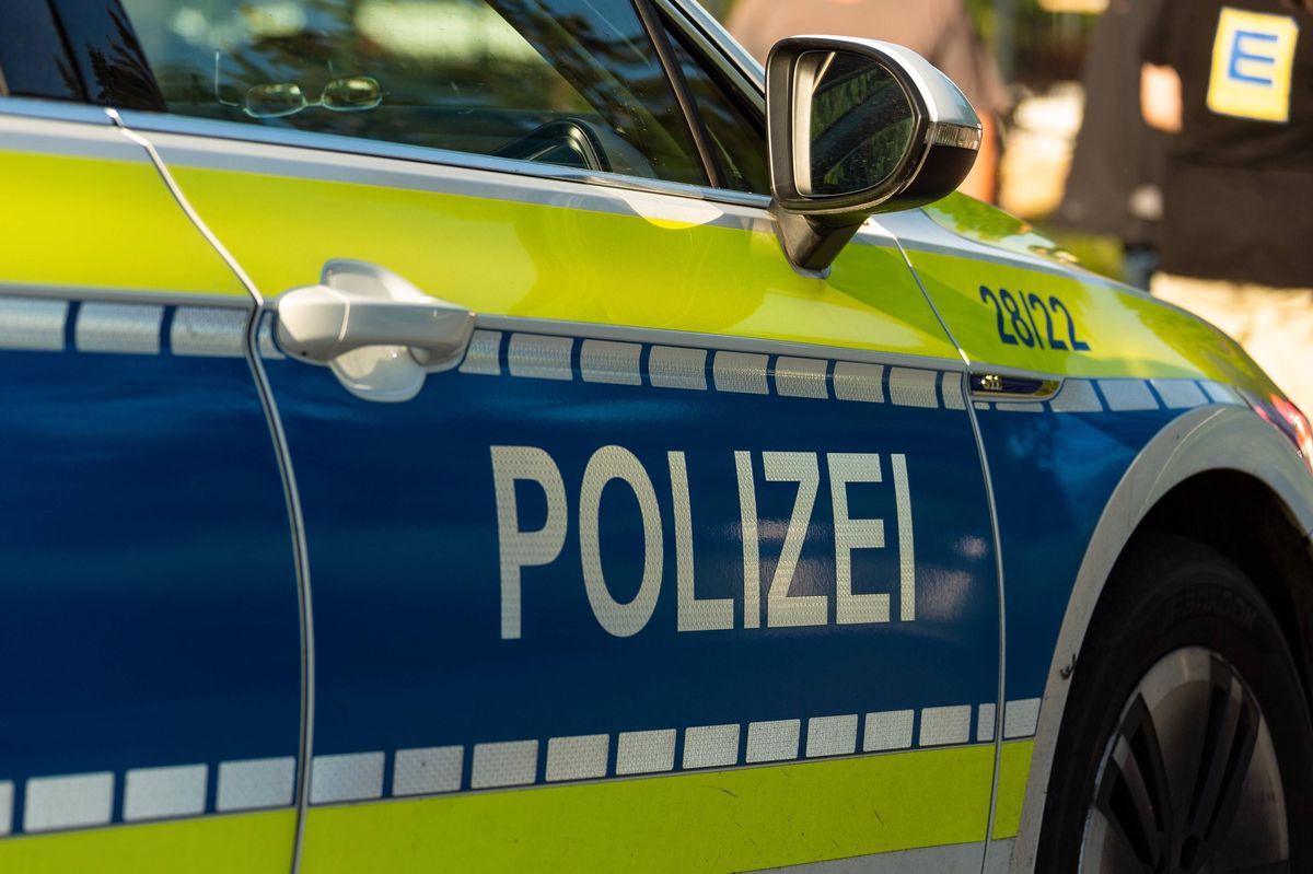 Auch gegenüber der Polizei verhielt sich der Jugendliche aggressiv. 