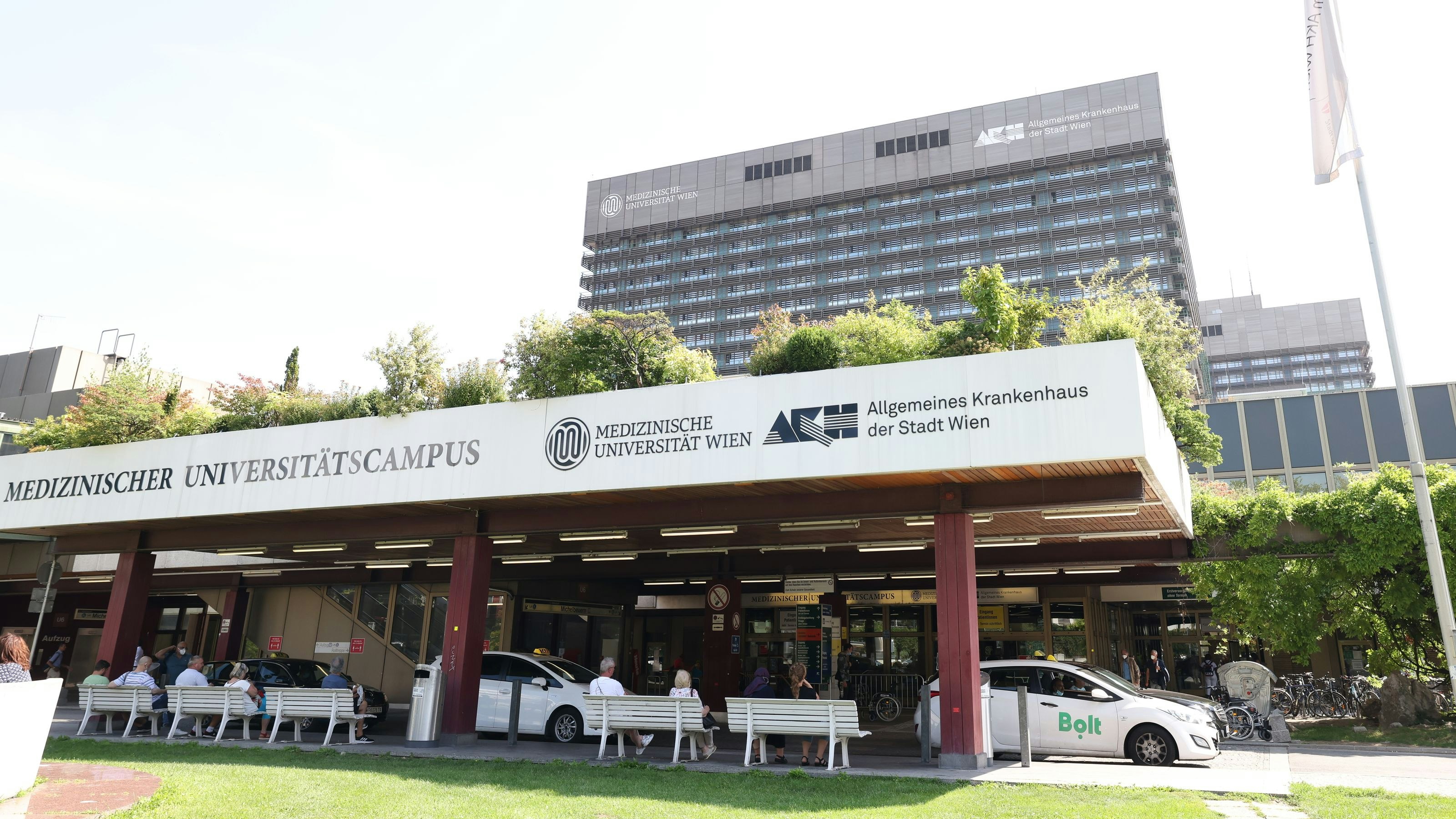 20210821 / akh aussenansicht allgemeines krankenhaus  / foto: denise auer / tageszeitung heute