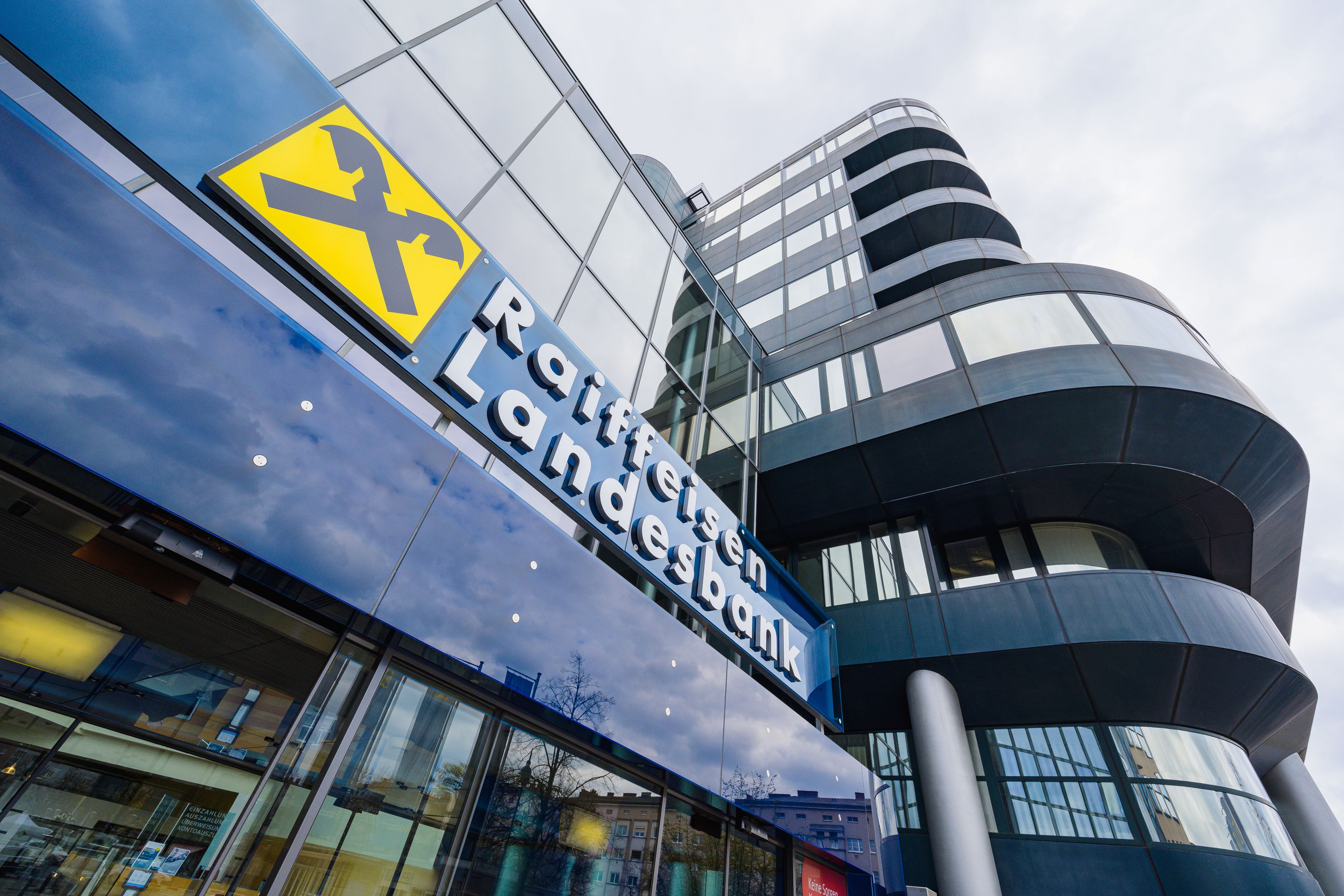 Unter anderem die Raiffeisen-Bank warnt nun alle Kunden vor Phishing-Versuchen.