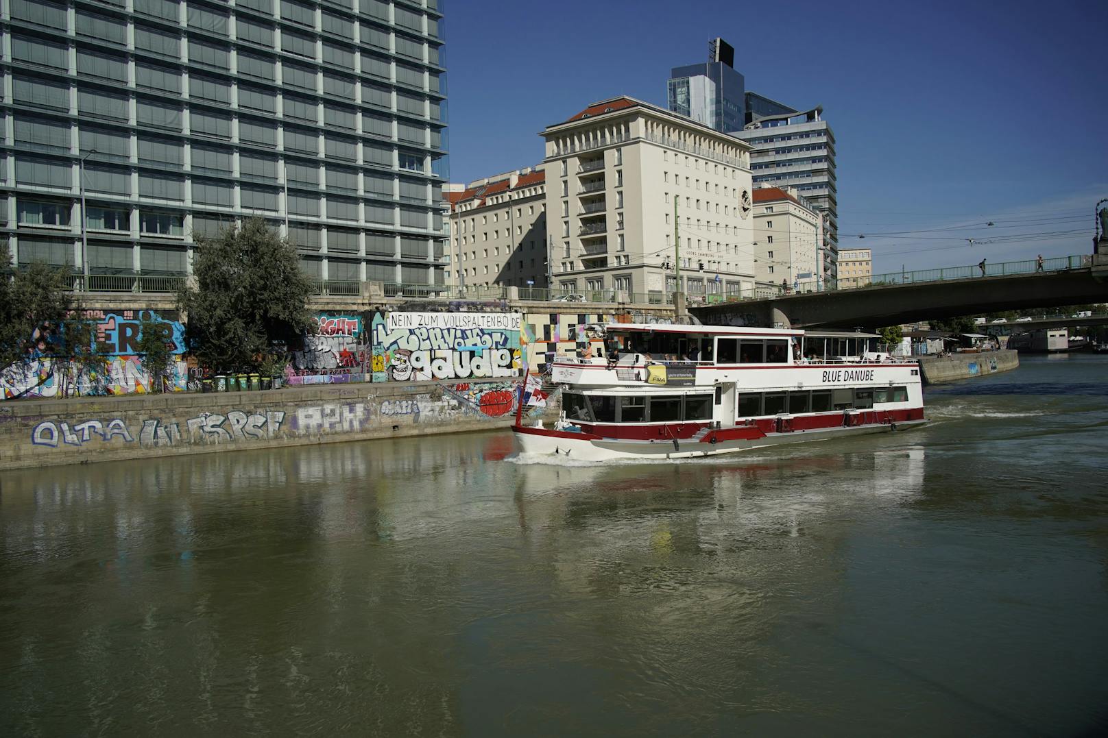 Schiffs-Tour führt in Wien nun zu Graffiti-Highlights