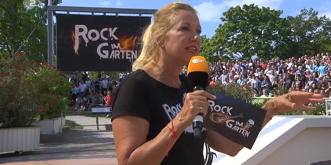 Andrea Kiewel begrüßte zum "Rock im Garten"-