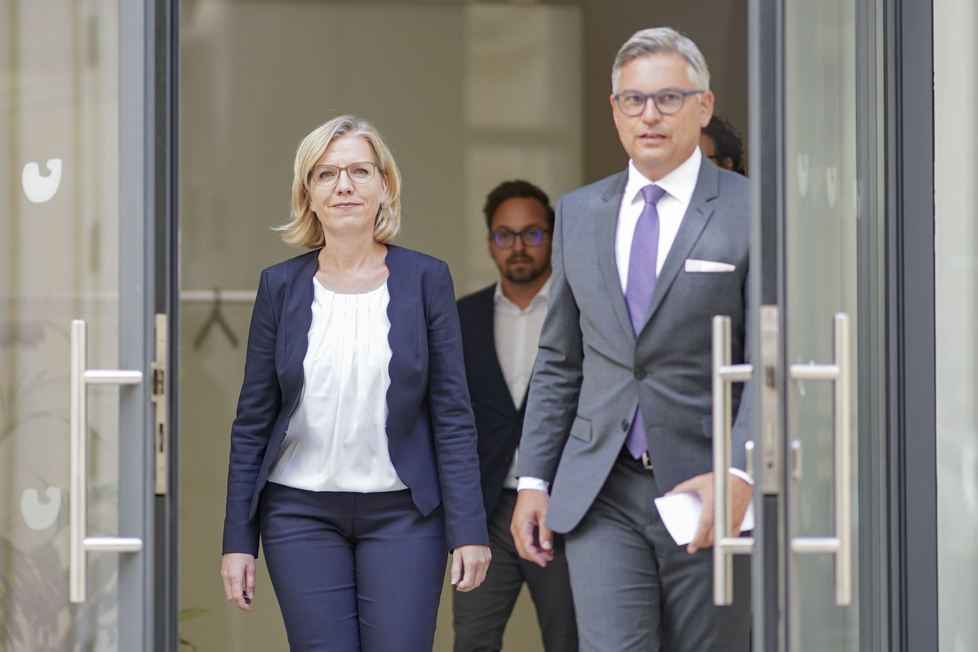 Doorstep mit Energieministerin Leonore Gewessler (Grüne) und Finanzminister Magnus Brunner (ÖVP) nach den Verhandlungen mit der Stadt Wien über Finanzhilfen für die Wien Energie 