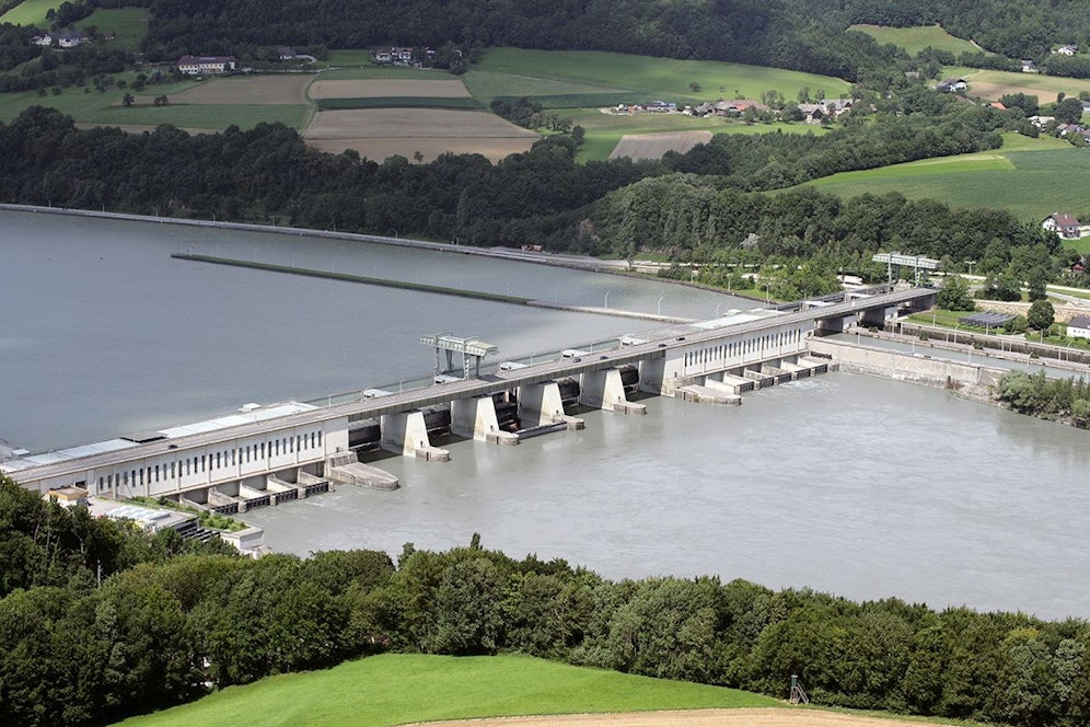 Stromkunden, die ihre Energie rein aus Wasserkraft beziehen, müssen trotzdem mehr bezahlen. Dagegen gibt es jetzt Klagen.