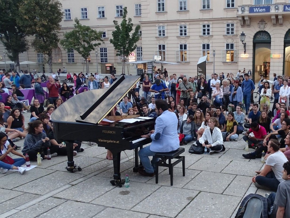 Decke ausbreiten und genießen: Beim "Open Piano" gibt es keine Bühne, alles soll barrierefrei sein.