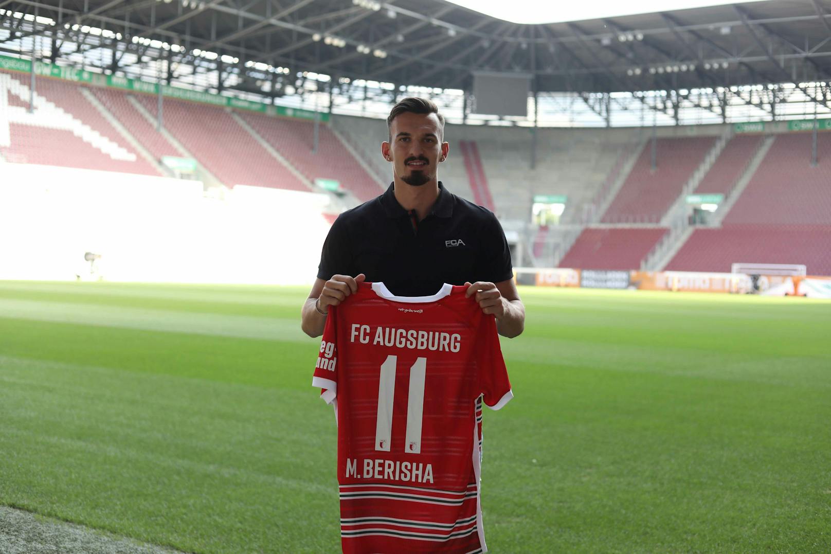 Mergim Berisha wechselt zum FC Augsburg.