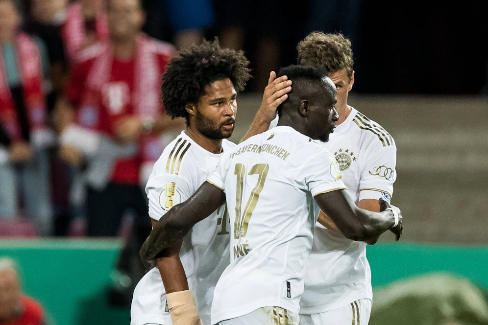 Bayern München setzt sich im DFB-Pokal gegen Viktoria Köln durch. 