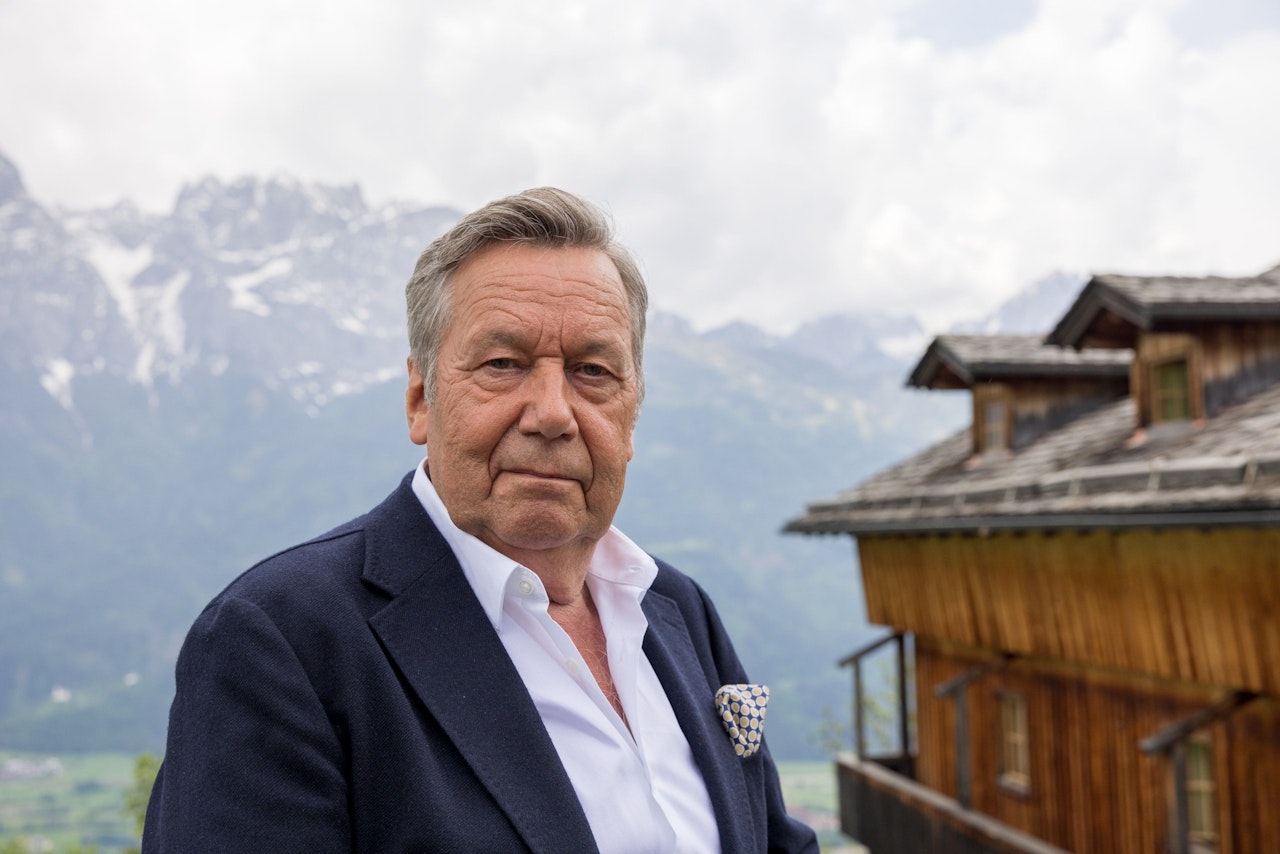 Heute.at - Tierisch! Roland Kaiser wird Giraffen-Pate in Schönbrunn