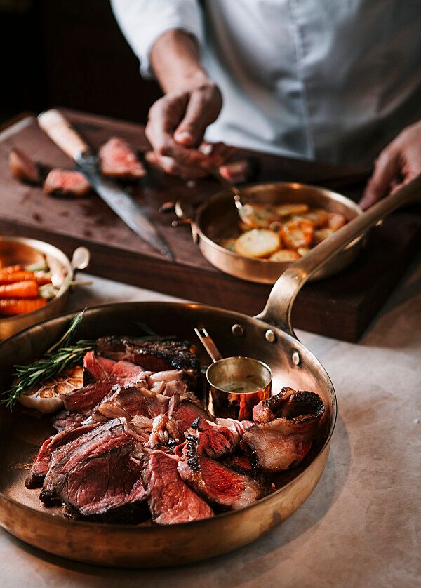 Teilen leicht gemacht: Côte de Boeuf tischt man in der Neuen Hoheit auf.