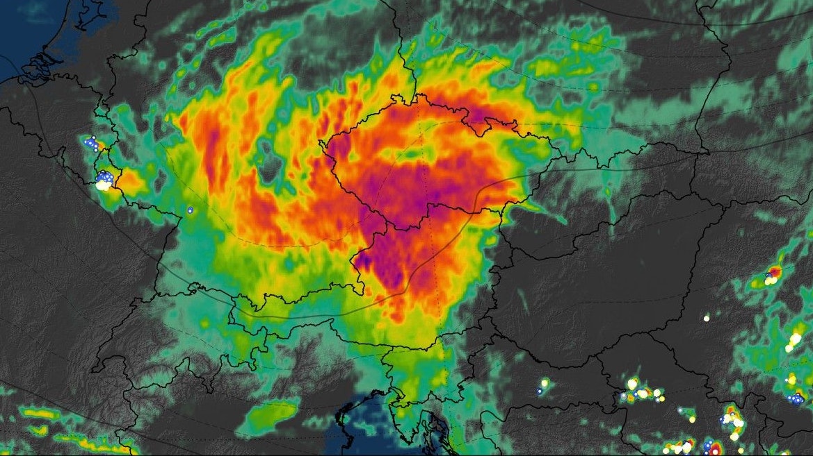 Ein Infrarot-Satellitenbild zeigt die Lage des Tiefs.