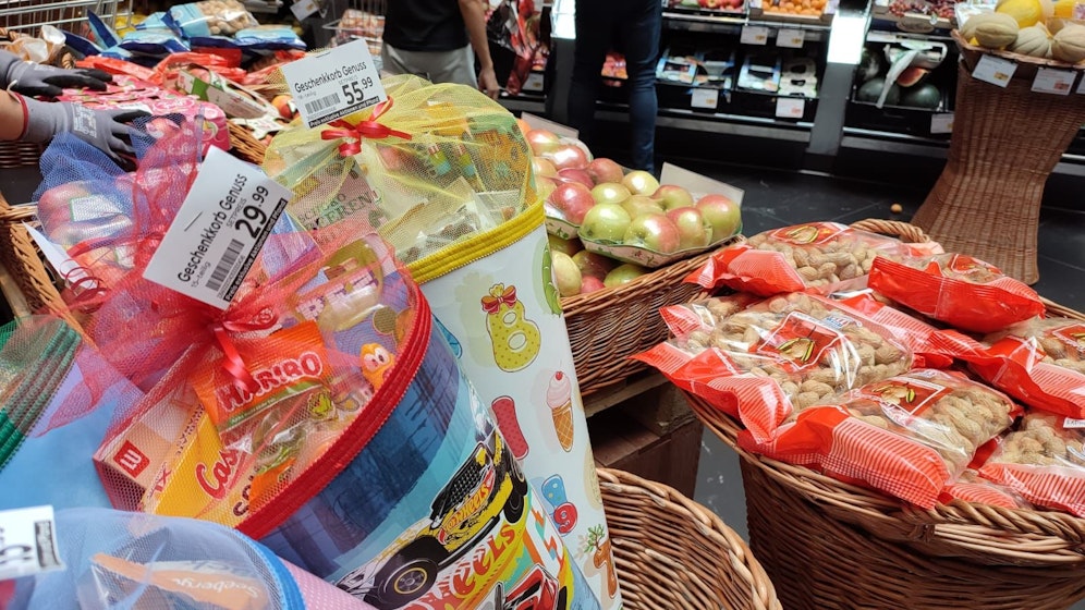 In einem Wiener Supermarkt kosten Schultüten zwischen 29,99 Euro und 55,99 Euro.
