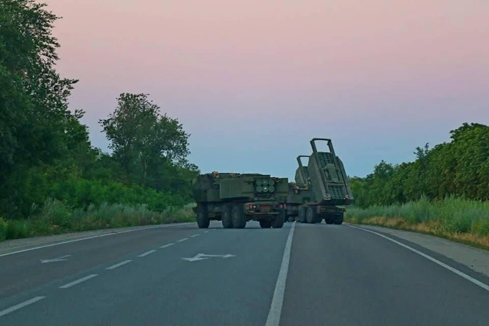 Russische Raketen können laut einem Bericht nicht echte Panzer und Artilleriebatterien von hölzernen Attrappen unterscheiden.