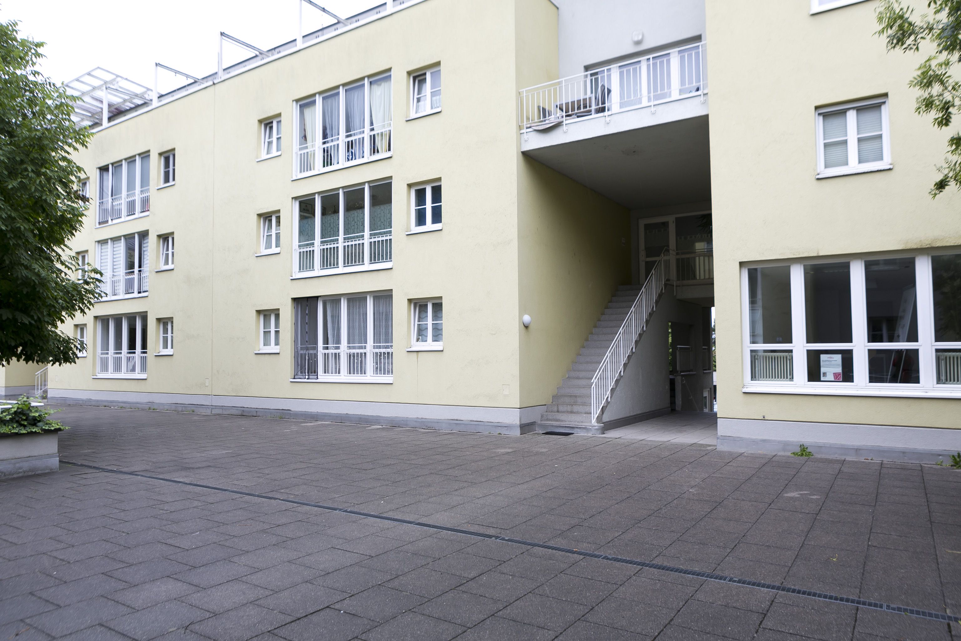 Im Eingangsbereich dieses Haues wurde die Frau getötet.