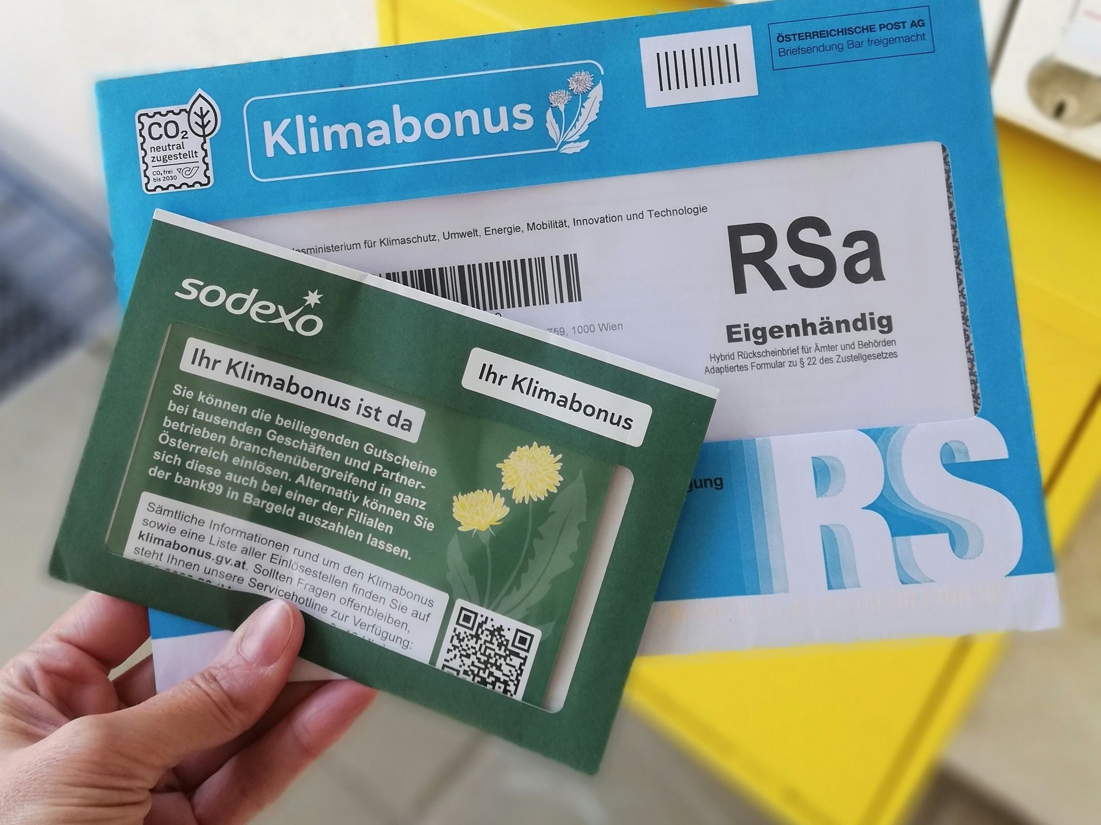 Jeder bekommt 500 Euro Klimabonus auf's Konto oder per Post als Gutschein. So sieht dieser aus.