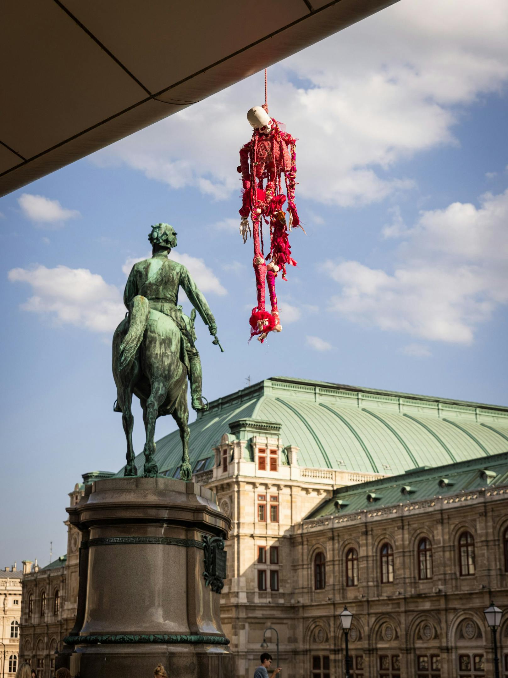 "Hangman" baumelte unter dem Flugdach des Museums in der Wiener City.