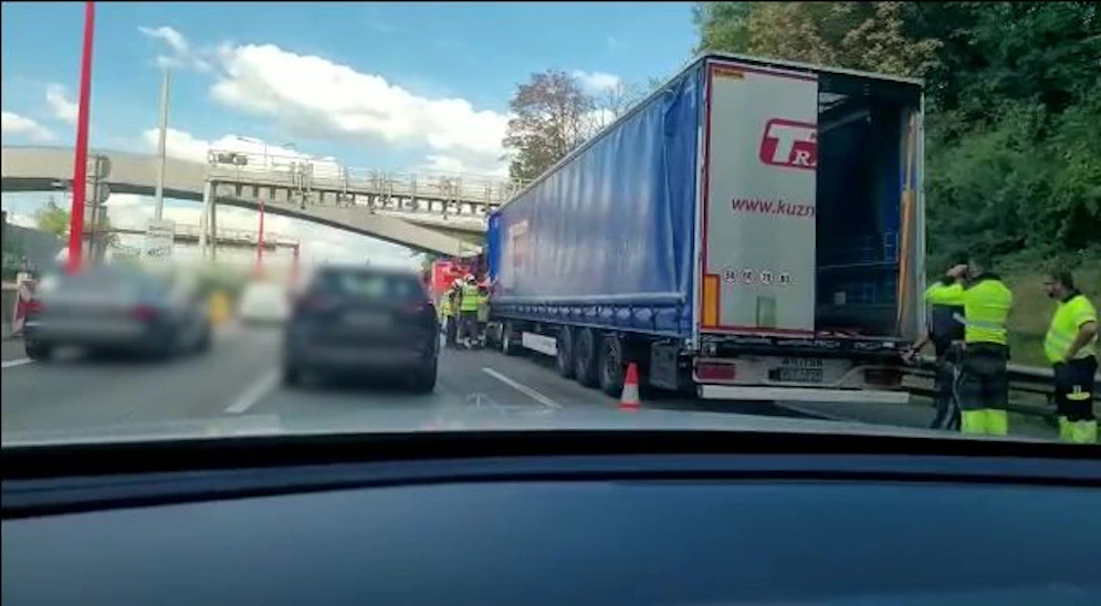 Autofahrer müssen auf der Tangente gerade besonders viel Geduld haben.
