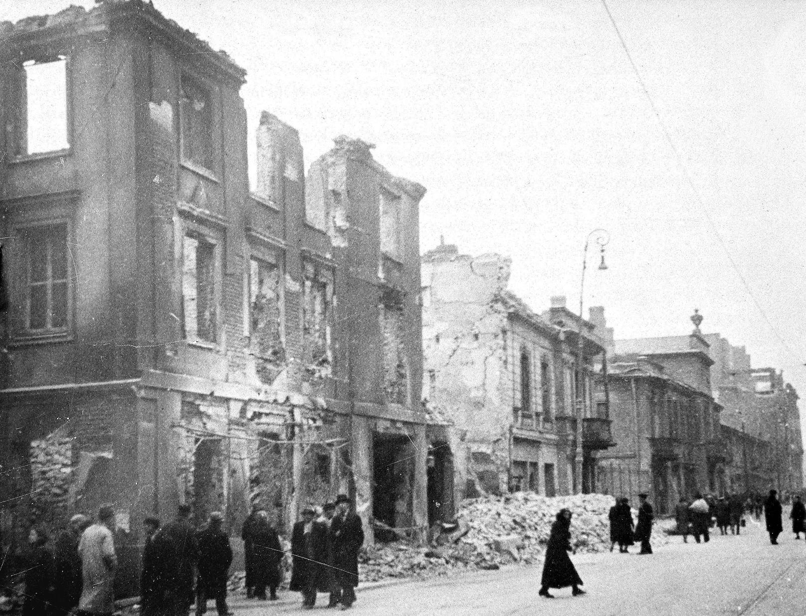 Warschau nach den deutschen Fliegerangriffen. Am 28. September 1939 kapitulierte die Stadt.