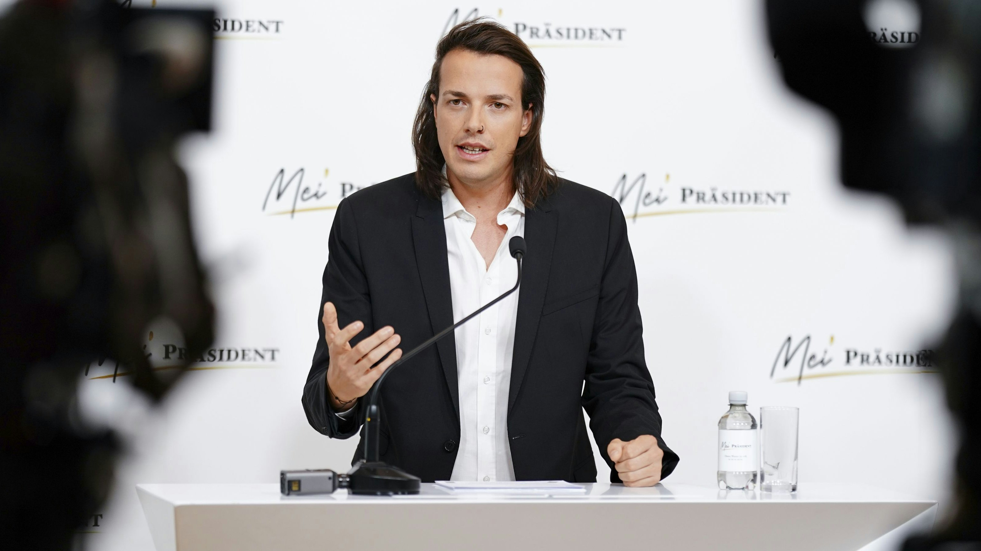 "Zum Glück hab' ich ein Klimaticket" – für Marco Pogo geht es auf Tour.