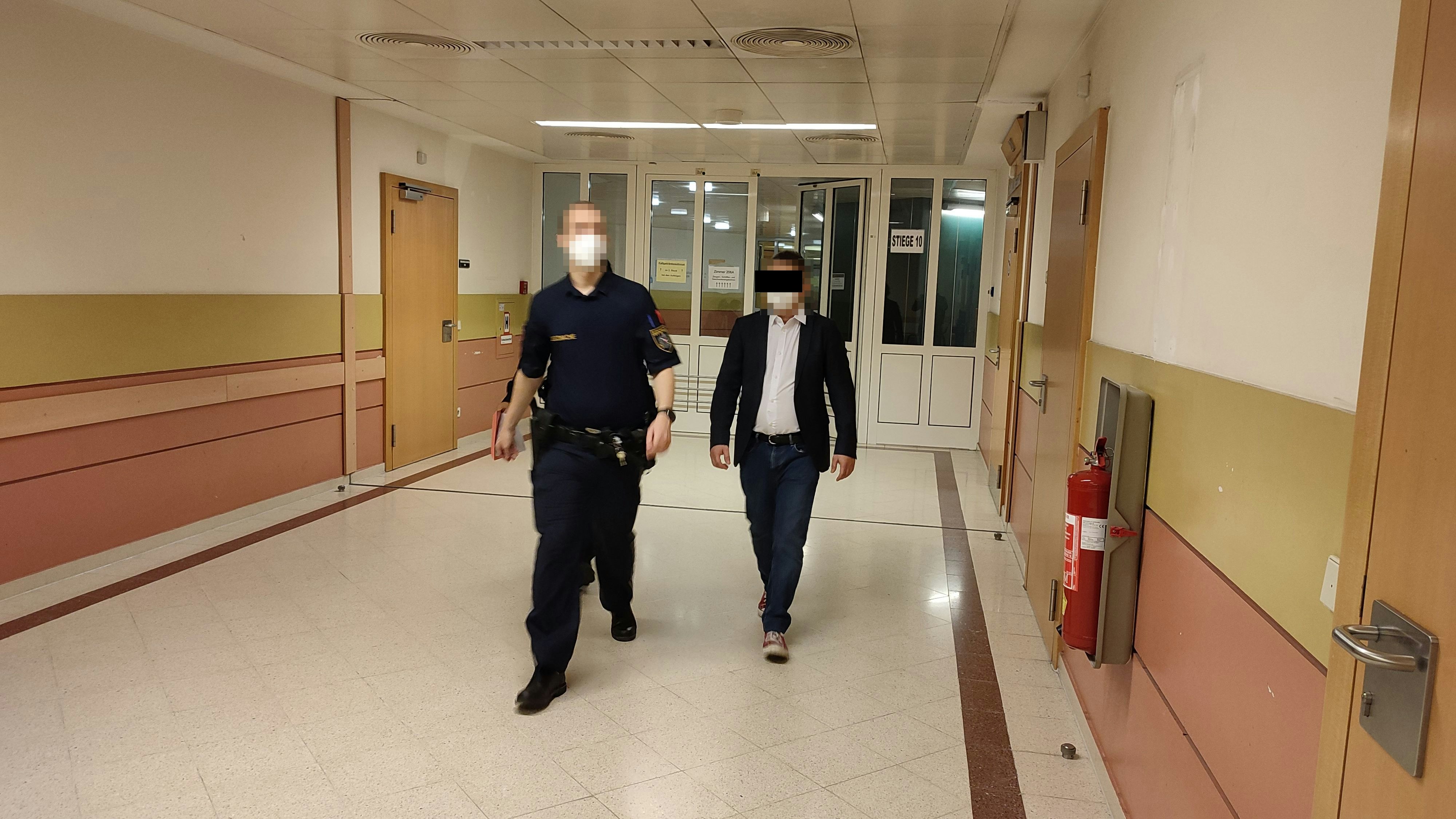 Der Tobende gab sich vor Gericht geläutert – er hatte dem Anwalt gedroht ihn umzubringen.