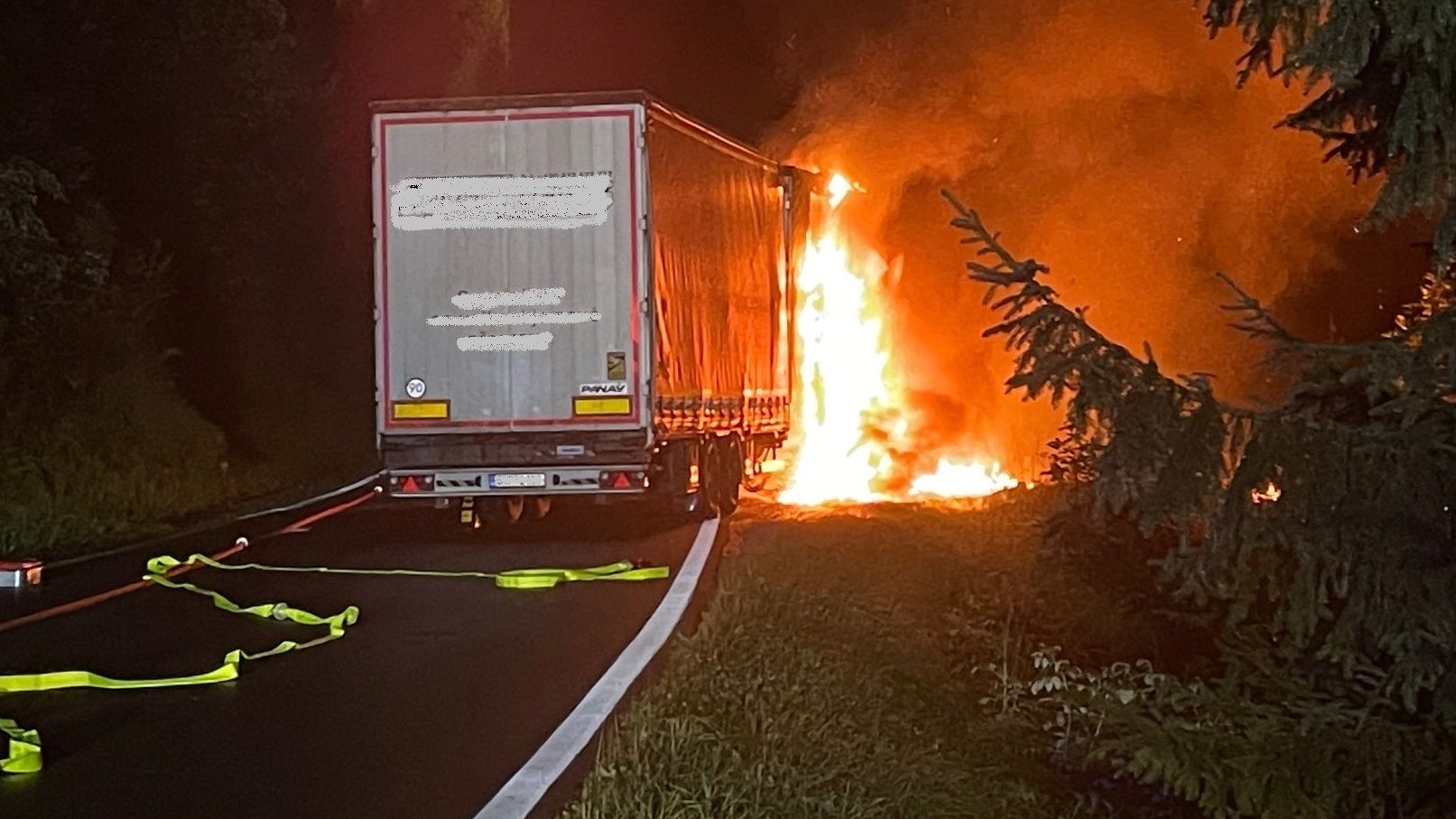 Lkw in Flammen