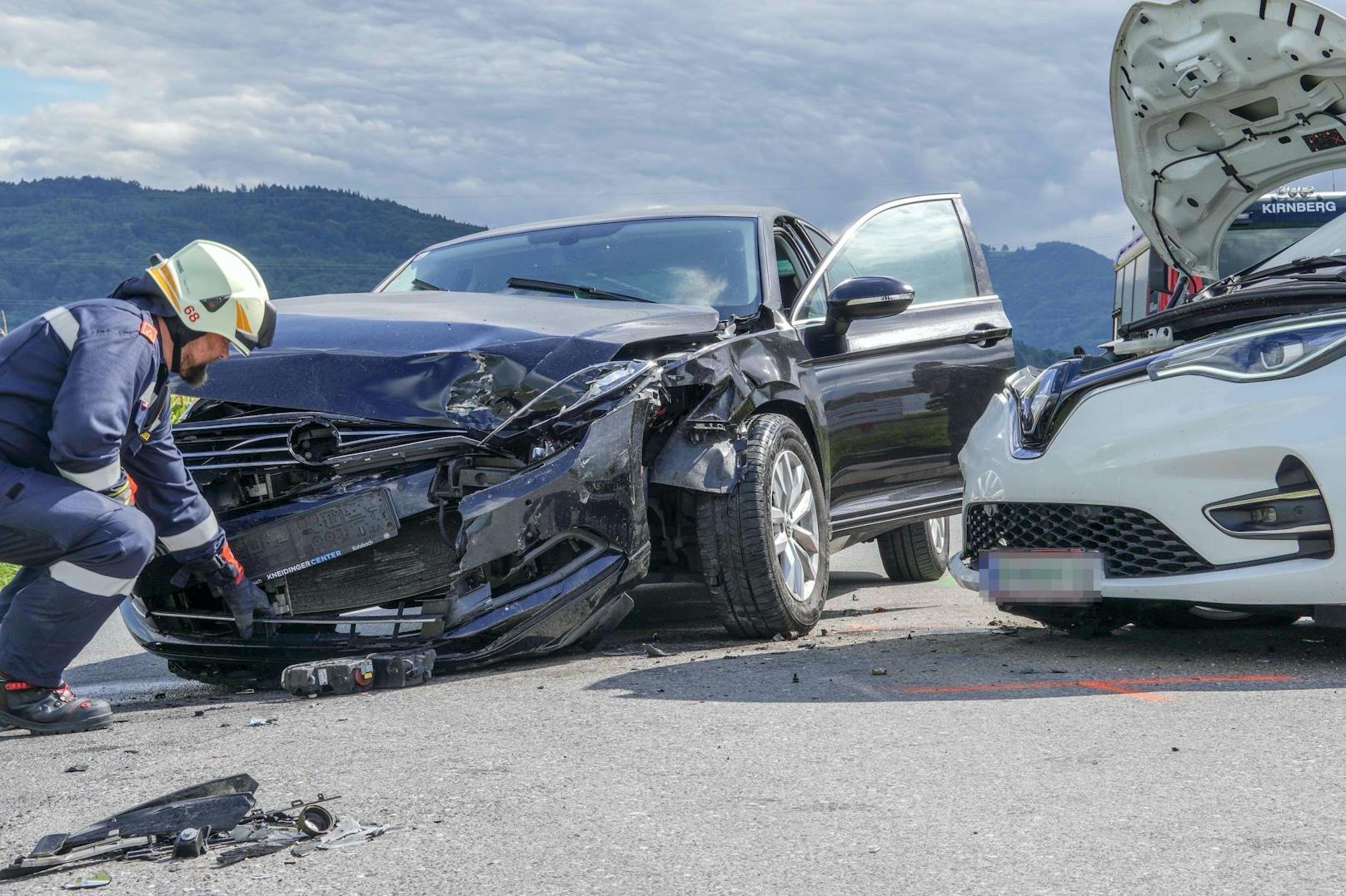 Zwei Autos krachten bei Kirnberg zusammen.