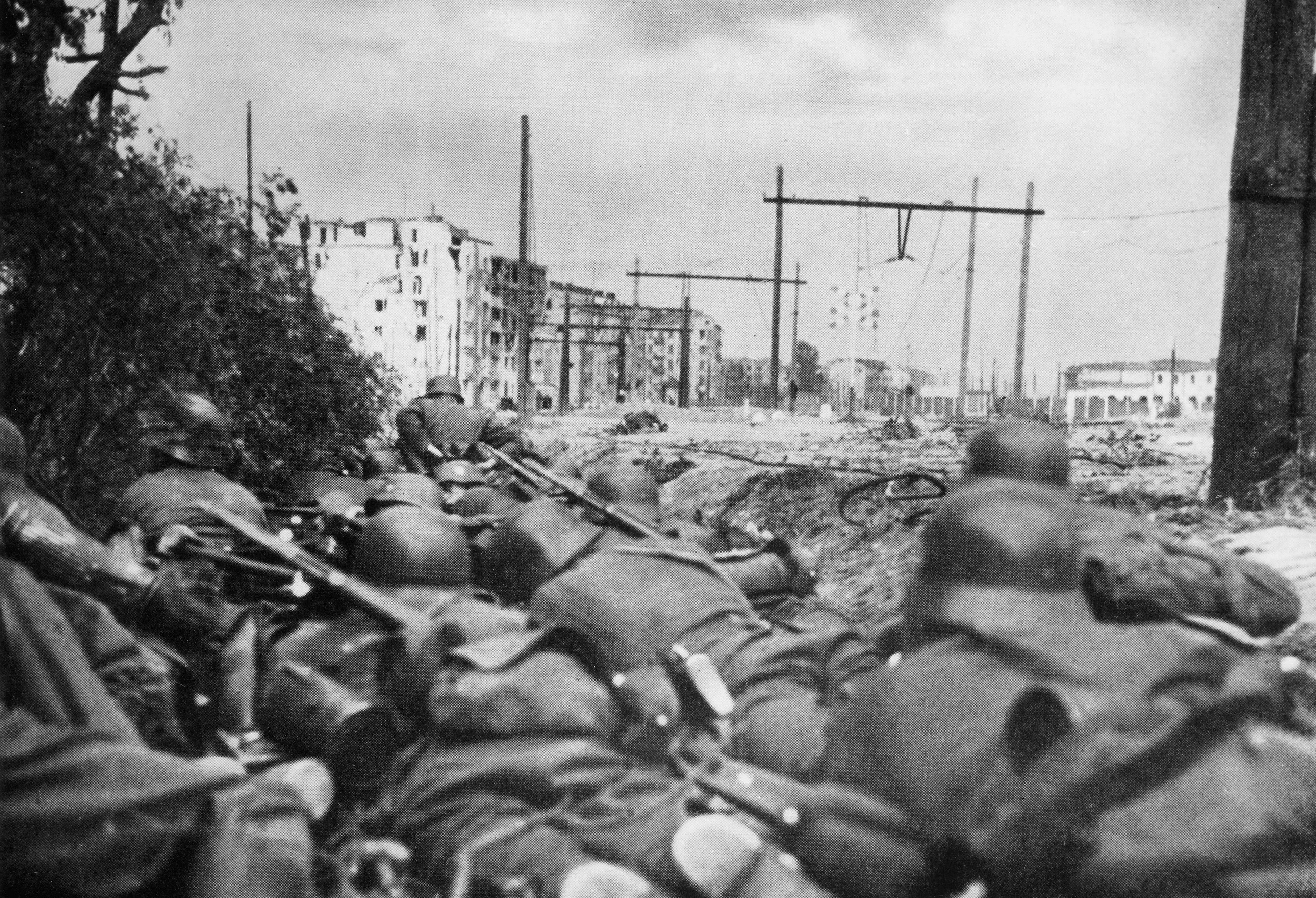 Soldaten der Wehrmacht zu Beginn des Angriffs auf Warschau im September 1939.