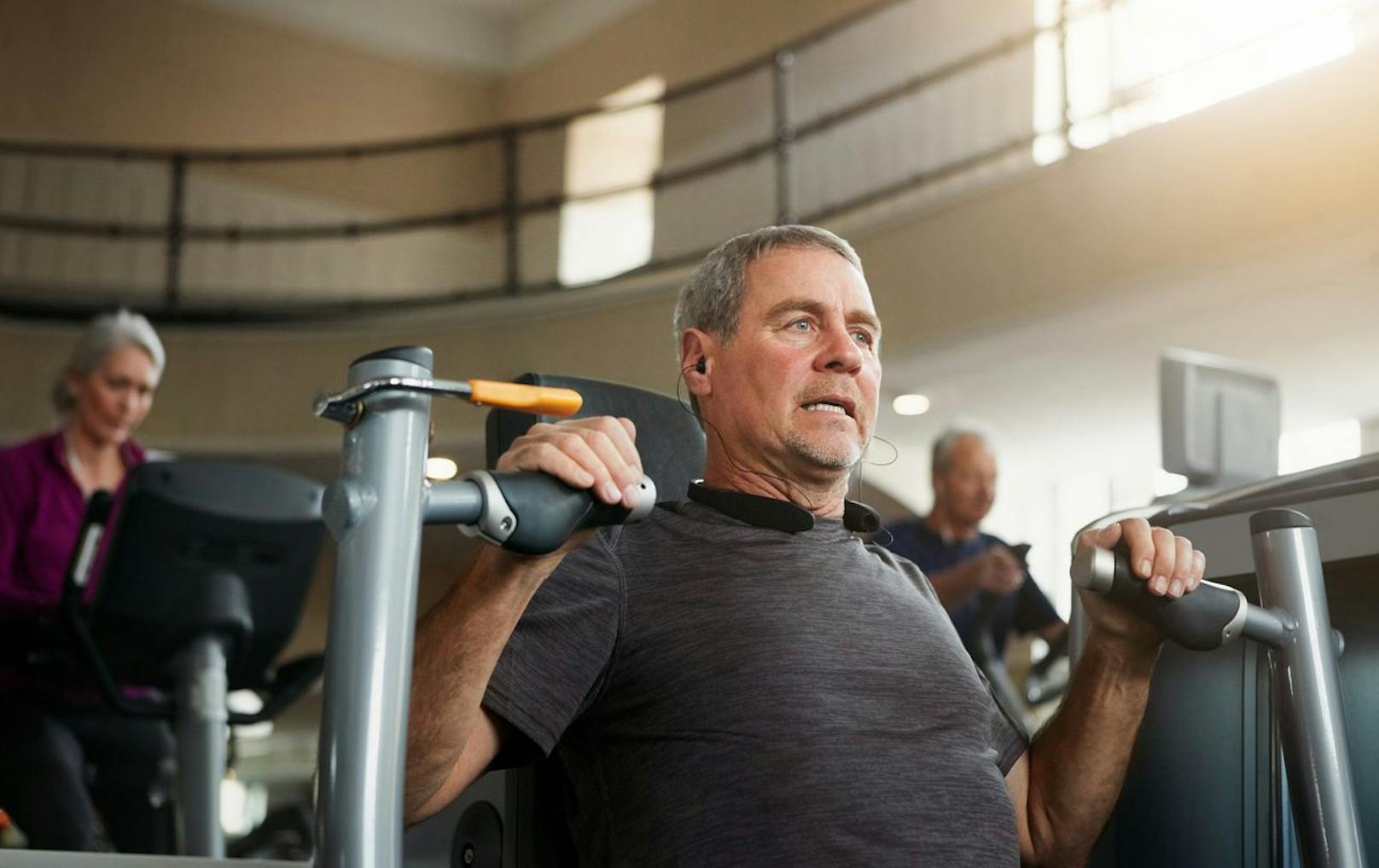 Du nimmst aufgrund deines veränderten Stoffwechsels zu? Das kommt leider vor, wenn man älter wird. Lass dich davon nicht einschüchtern und setze dein Training dennoch fort.