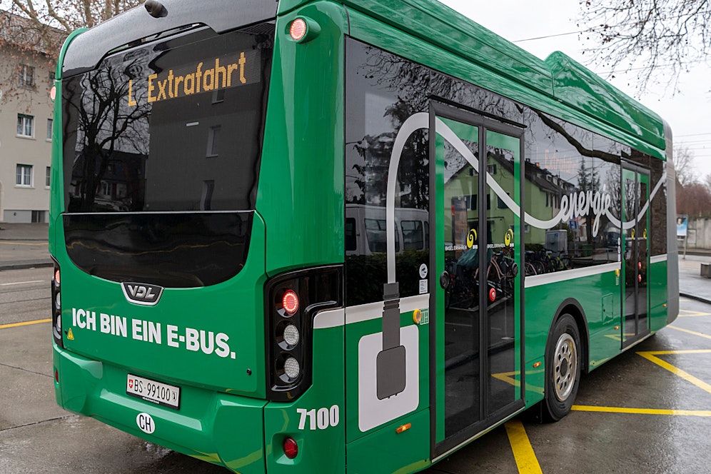 Weil jemand in einem Bus in Basel ein Cola trank, kam es zu einem 100.000-Euro-Prozess. Symbolbild. 