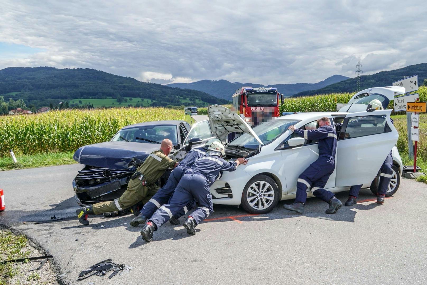 Zwei Autos krachten bei Kirnberg zusammen.