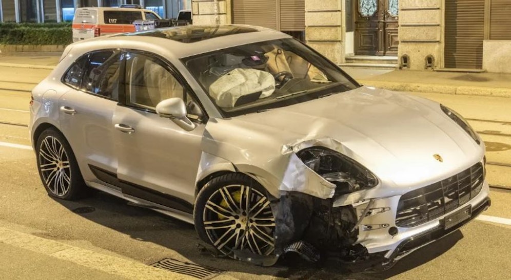 Der deutsche Raser zerlegte seinen Porsche.