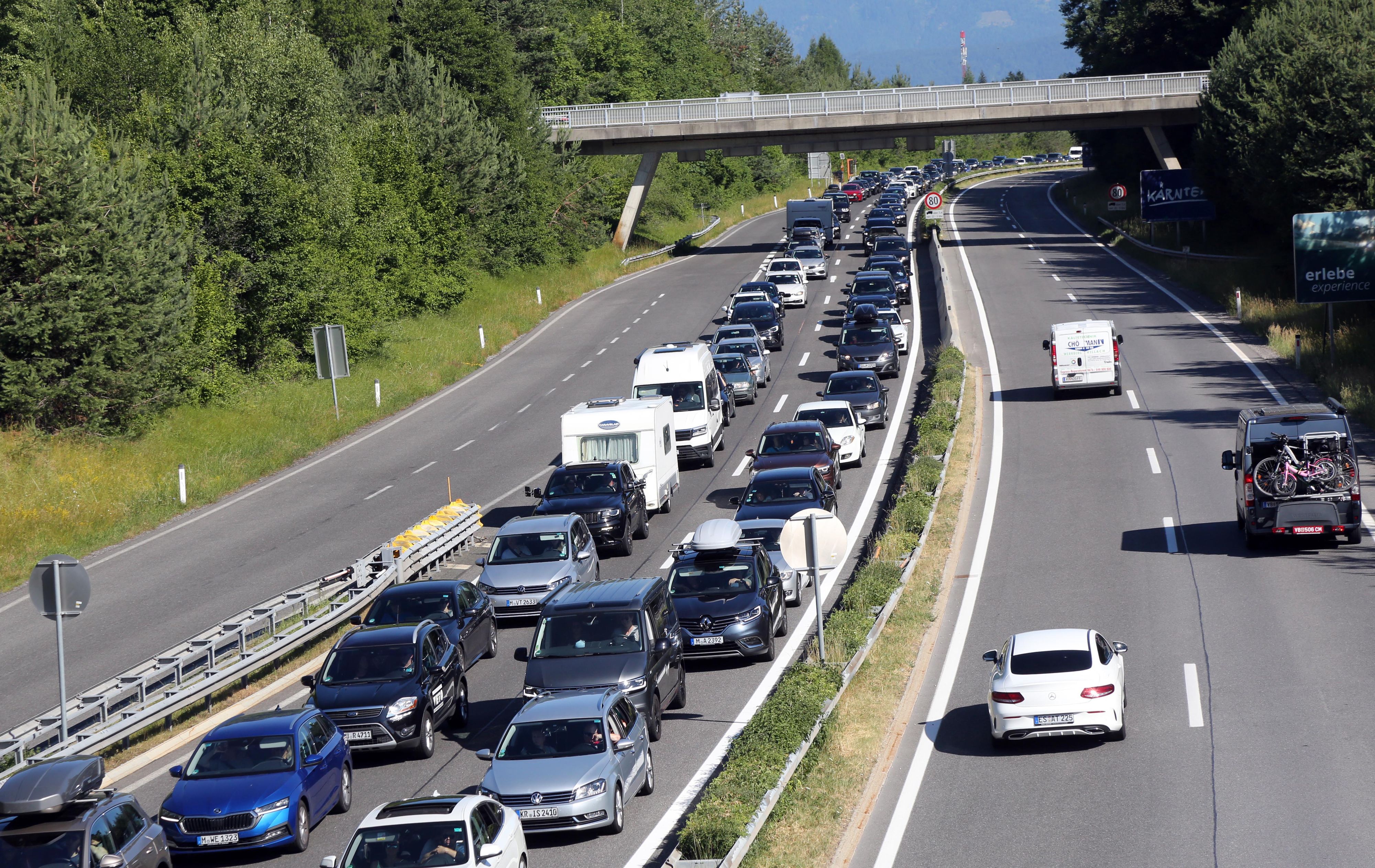 Hauptbelastet wird an diesem Wochenende auch wieder die Achse Karawankentunnel - Villach - Salzburg - München sein.