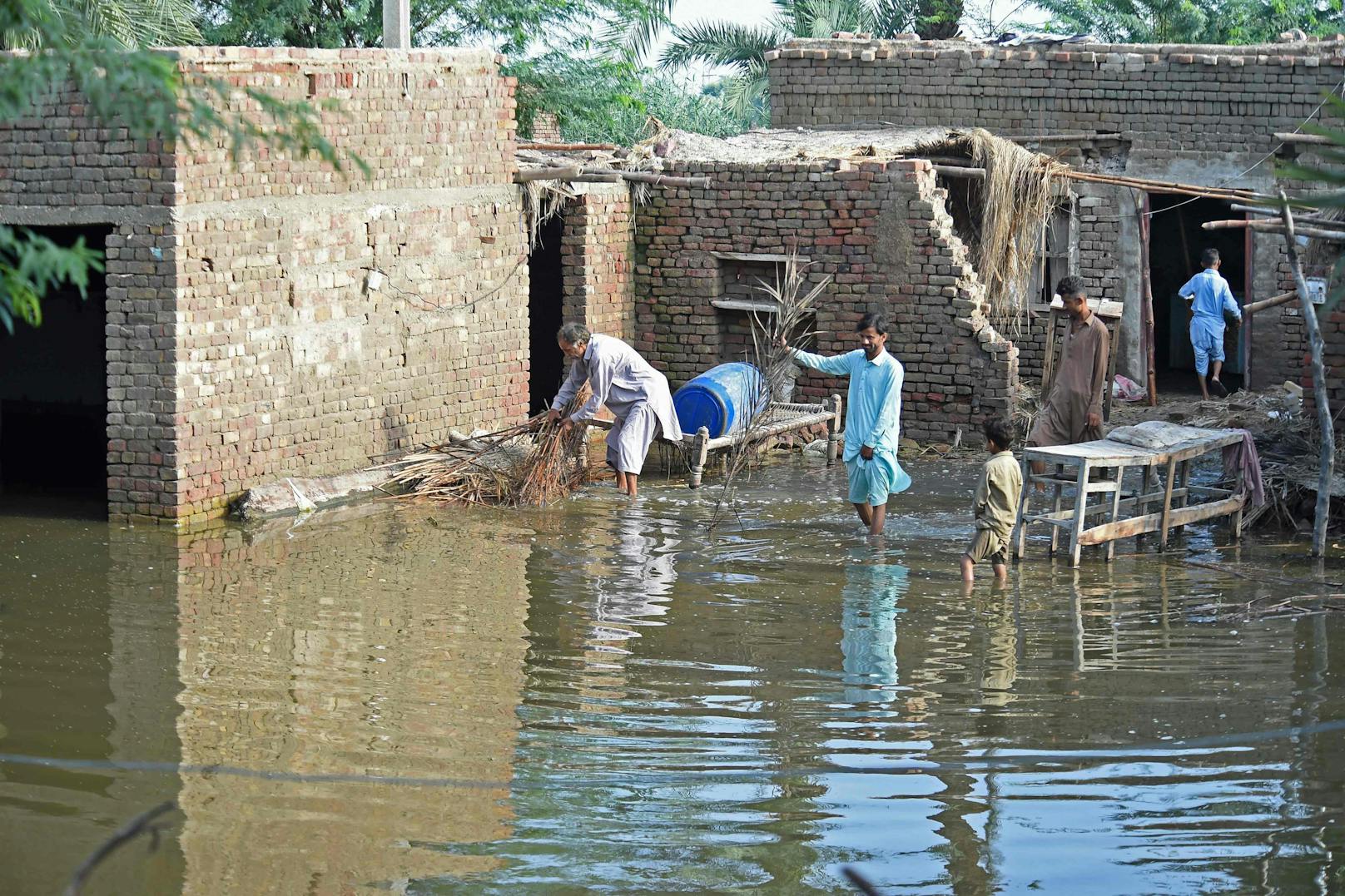 Von den wochenlangen Monsunregenfällen sind etwa 33 Mio. Menschen betroffen.